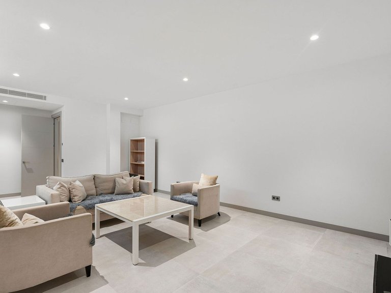 Villa for Sale in Nueva Andalucía, Malaga 32