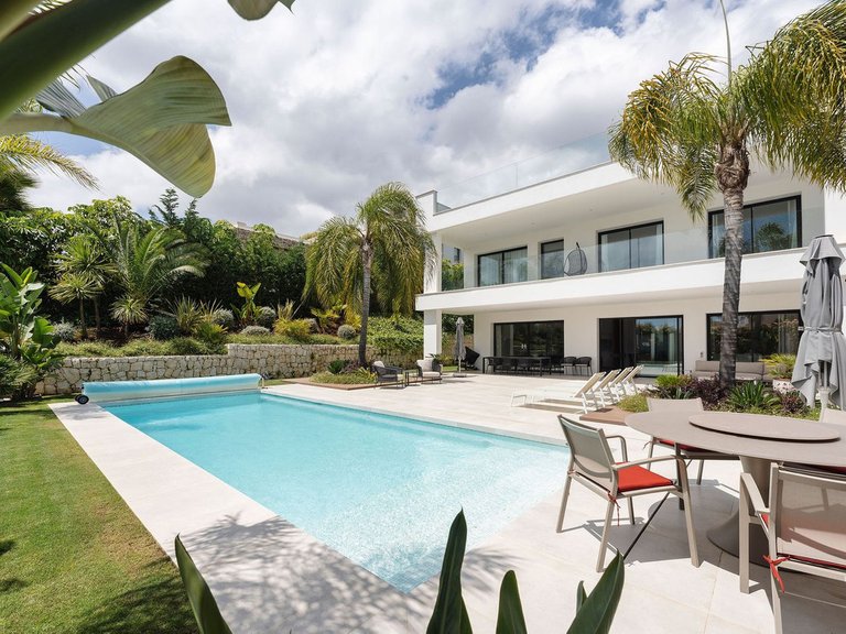 Villa for Sale in Nueva Andalucía, Malaga 36