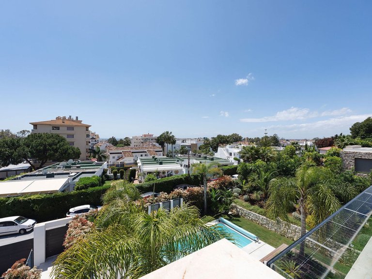 Villa for Sale in Nueva Andalucía, Malaga 37