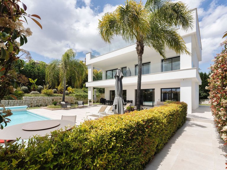 Villa for Sale in Nueva Andalucía, Malaga 42
