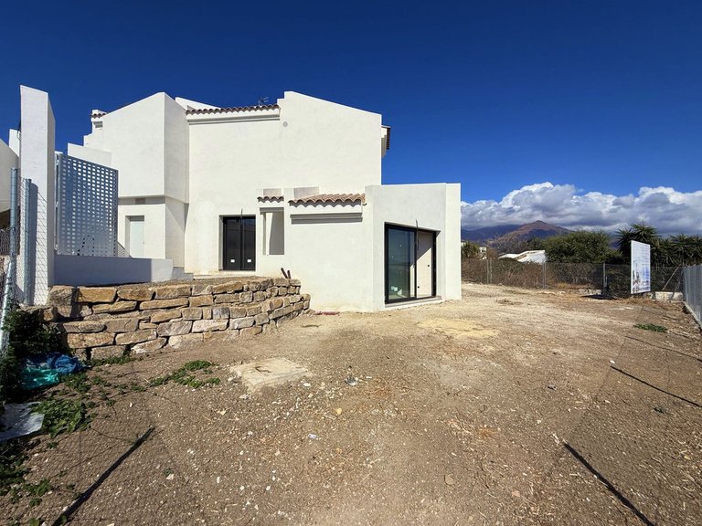 Villa for Sale in Estepona, Malaga 1