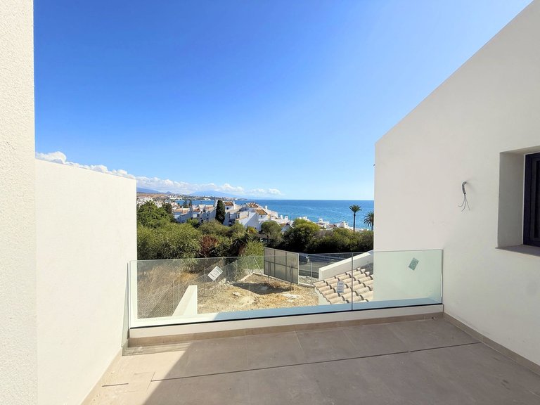 Villa for Sale in Estepona, Malaga 3