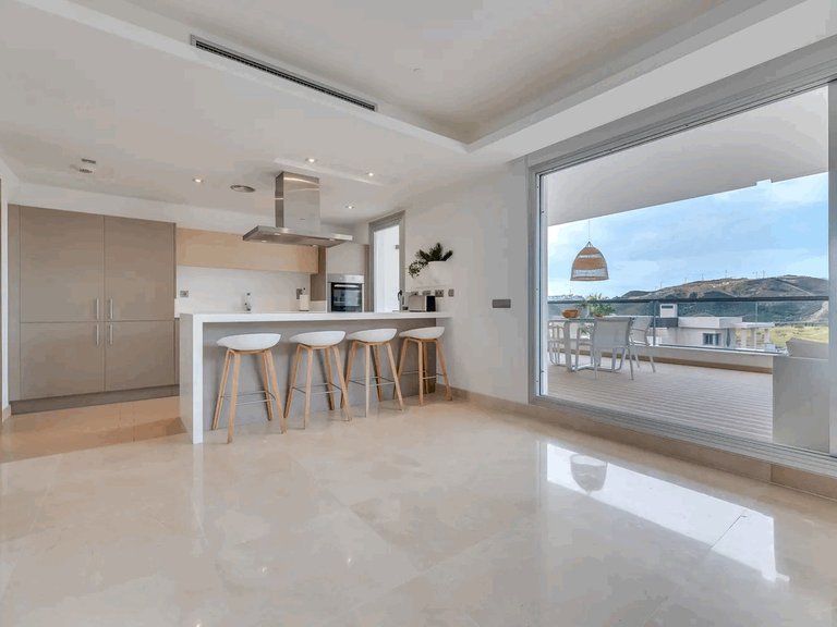 Apartment for Sale in Los Arqueros, Malaga 3