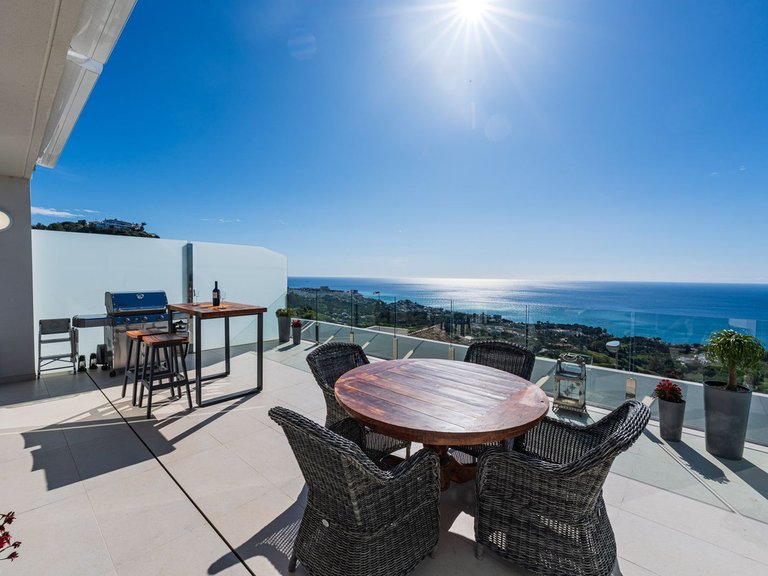 Apartment for Sale in Benalmadena, Malaga 1