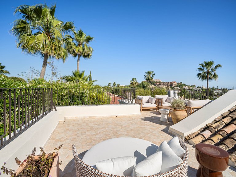 Villa for Sale in Nueva Andalucía, Malaga 13