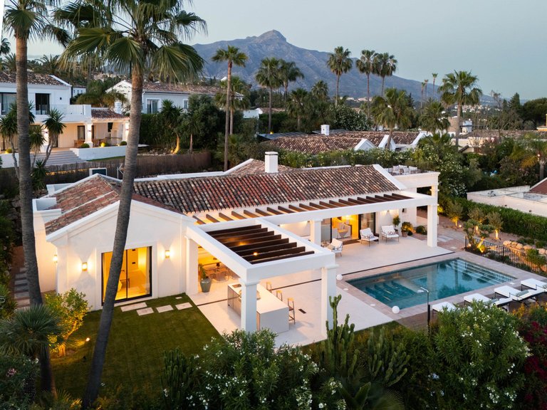 Villa for Sale in Nueva Andalucía, Malaga 14