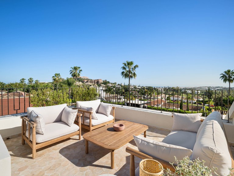 Villa for Sale in Nueva Andalucía, Malaga 16