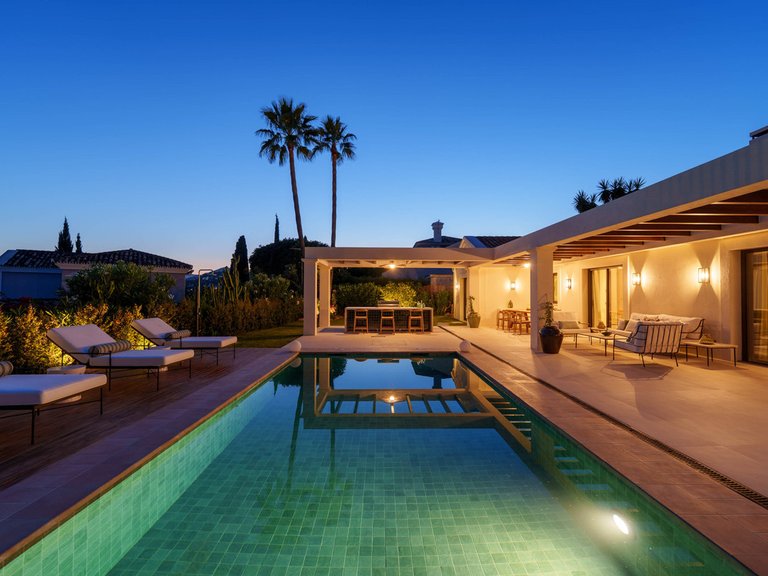 Villa for Sale in Nueva Andalucía, Malaga 2