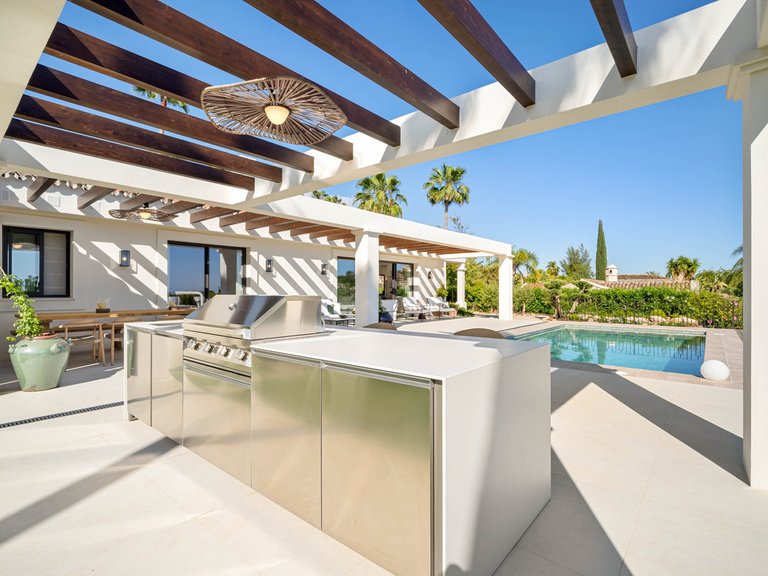 Villa for Sale in Nueva Andalucía, Malaga 24