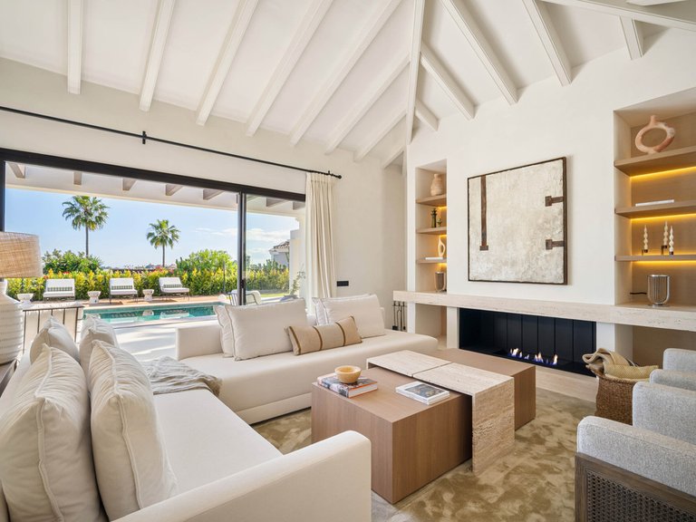 Villa for Sale in Nueva Andalucía, Malaga 28