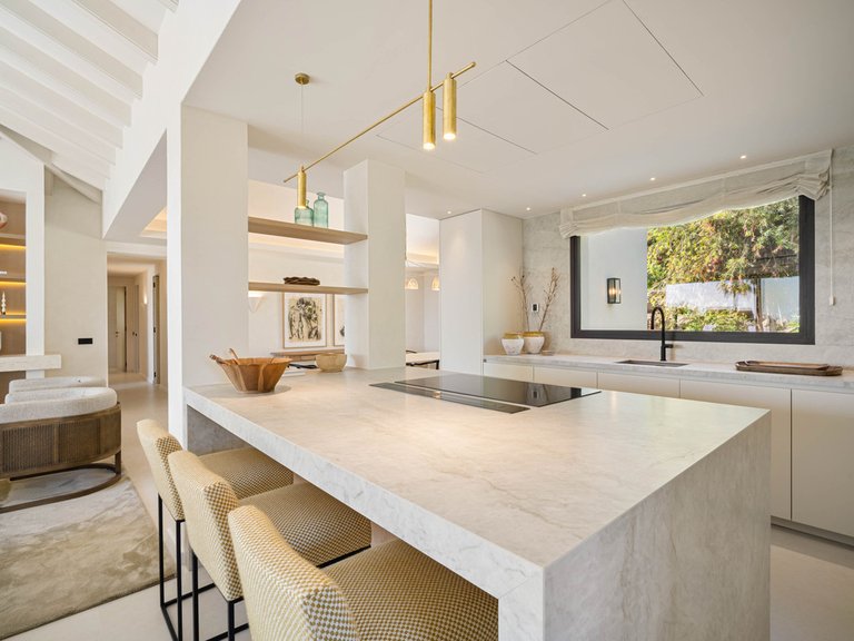Villa for Sale in Nueva Andalucía, Malaga 31
