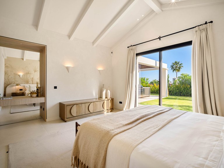 Villa for Sale in Nueva Andalucía, Malaga 4