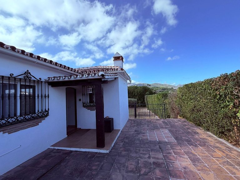 Villa for Sale in Coín, Malaga 10