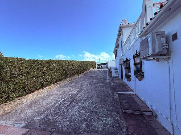 Villa for Sale in Coín, Malaga 11