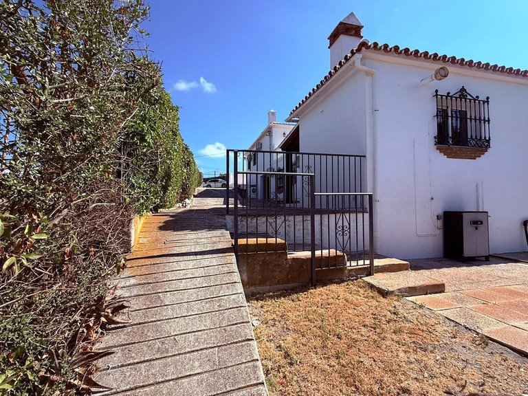 Villa for Sale in Coín, Malaga 9