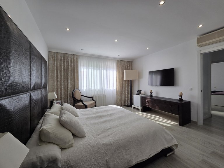 Villa for Sale in Nagüeles, Malaga 25