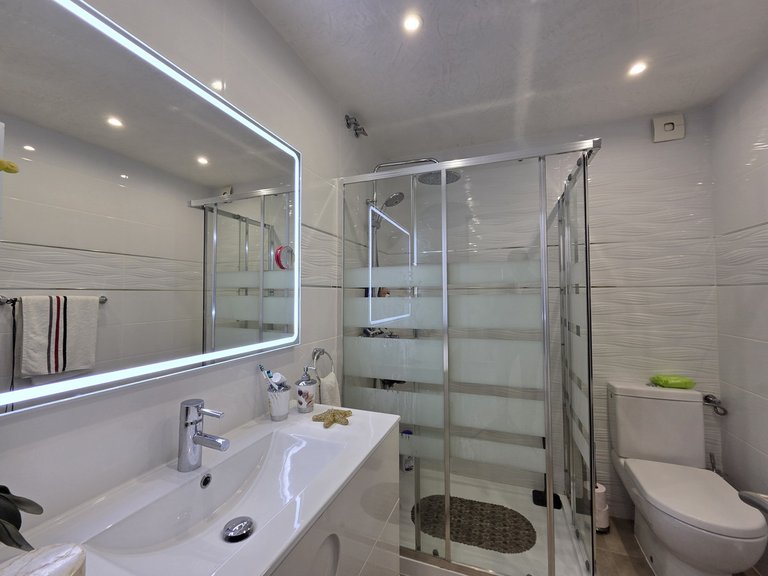 Villa for Sale in Nagüeles, Malaga 28