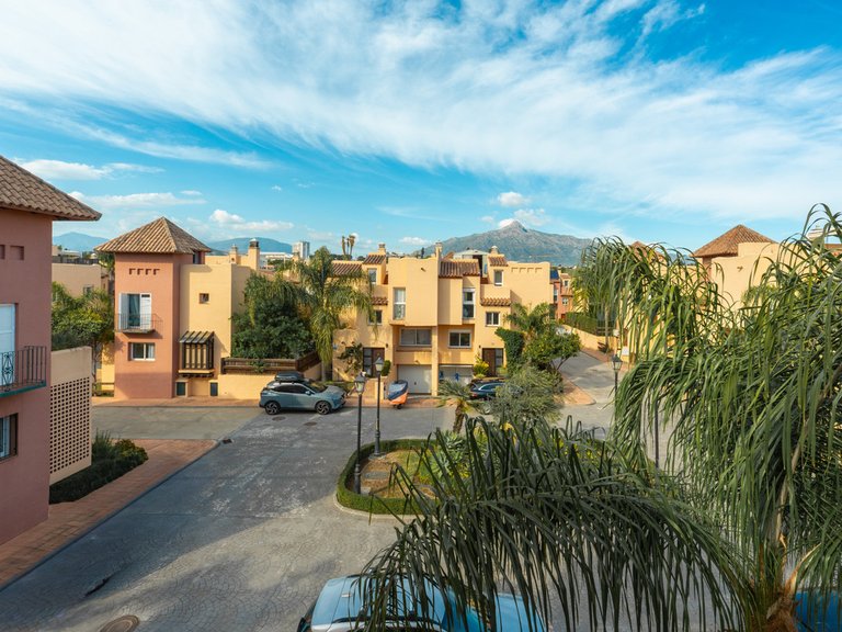 Villa for Sale in Nueva Andalucía, Malaga 20
