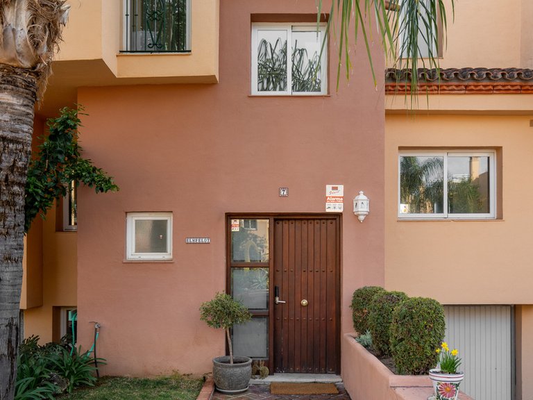 Villa for Sale in Nueva Andalucía, Malaga 31