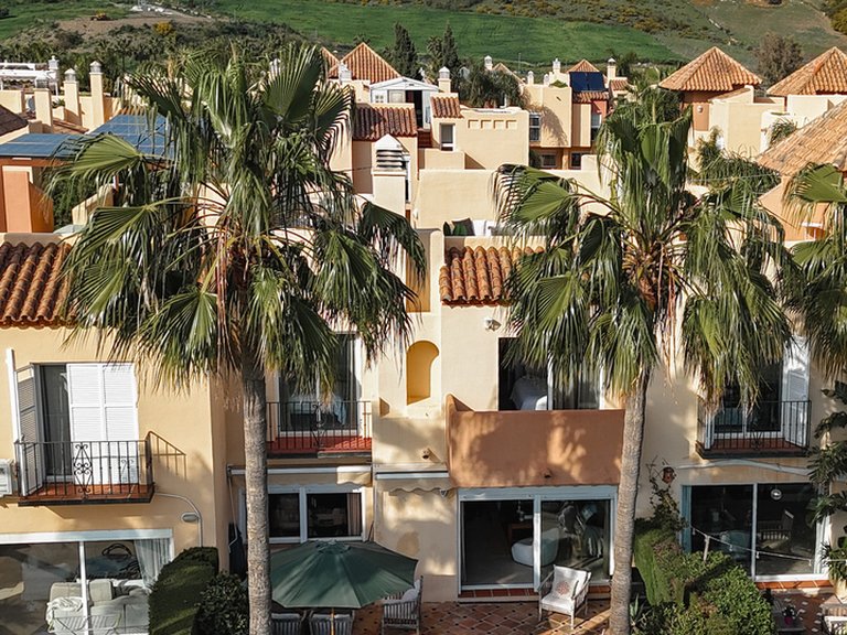 Villa for Sale in Nueva Andalucía, Malaga 32