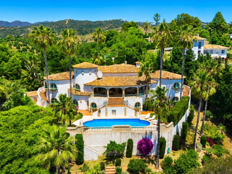 Villa for Sale in Hacienda Las Chapas, Malaga 2