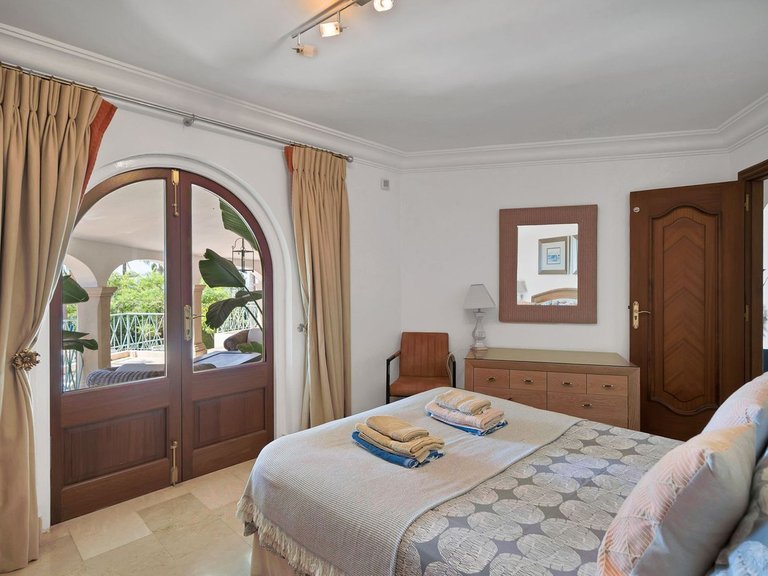 Villa for Sale in Hacienda Las Chapas, Malaga 31