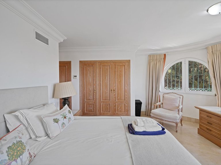 Villa for Sale in Hacienda Las Chapas, Malaga 33