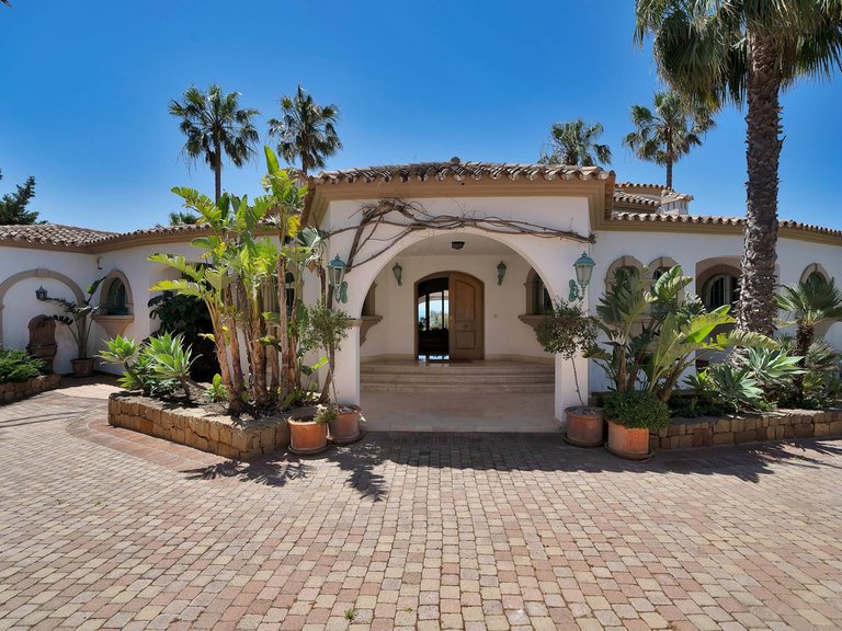 Villa for Sale in Hacienda Las Chapas, Malaga 35