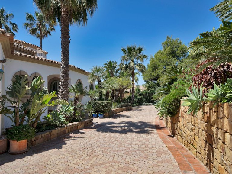 Villa for Sale in Hacienda Las Chapas, Malaga 36