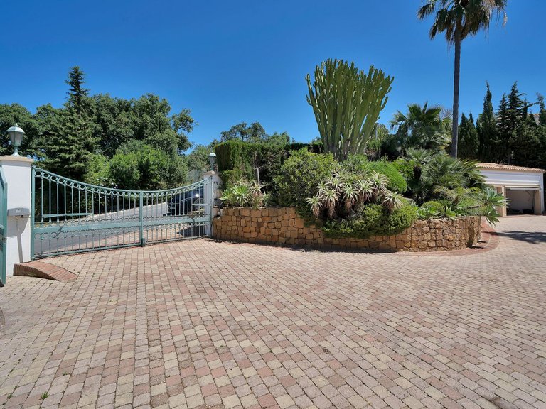 Villa for Sale in Hacienda Las Chapas, Malaga 38