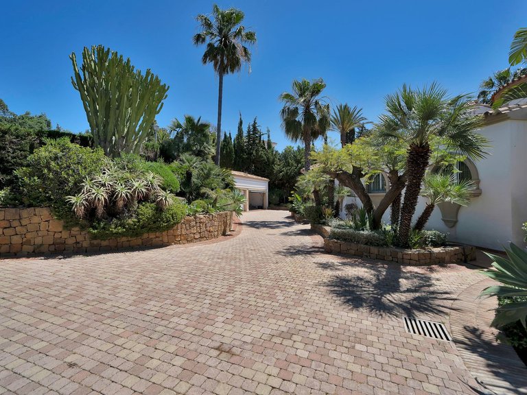 Villa for Sale in Hacienda Las Chapas, Malaga 39