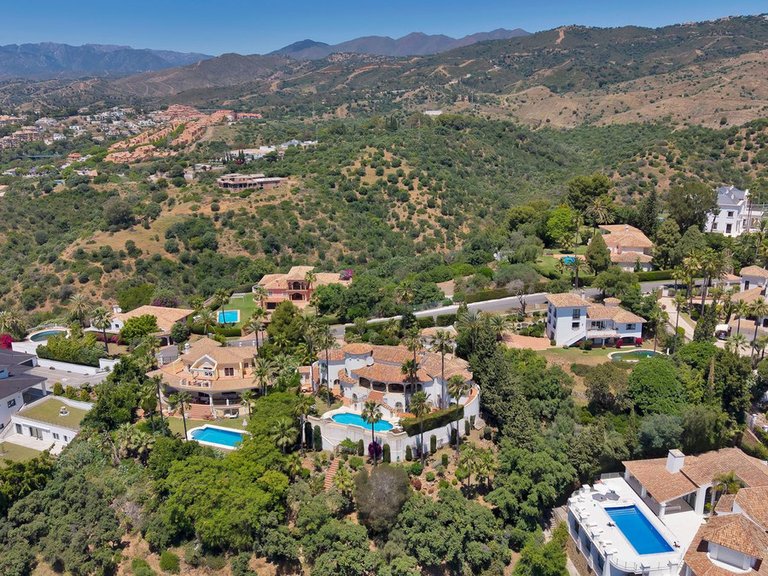 Villa for Sale in Hacienda Las Chapas, Malaga 41