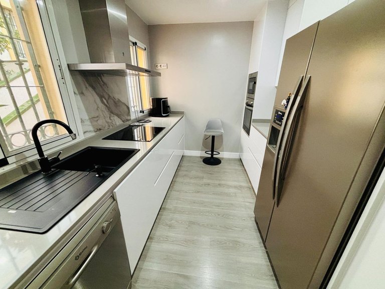 Villa for Sale in Arroyo De La Miel, Malaga 48
