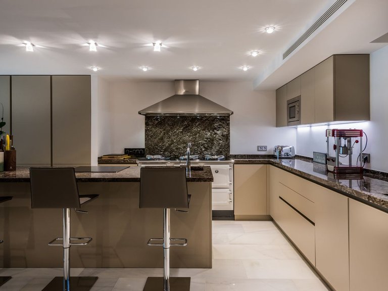 Villa for Sale in Nueva Andalucía, Malaga 11