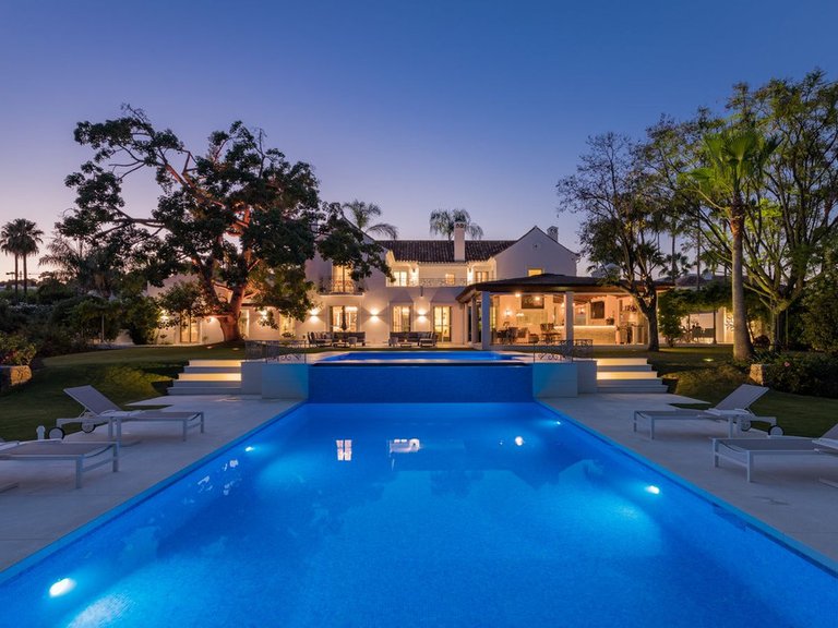 Villa for Sale in Nueva Andalucía, Malaga 2