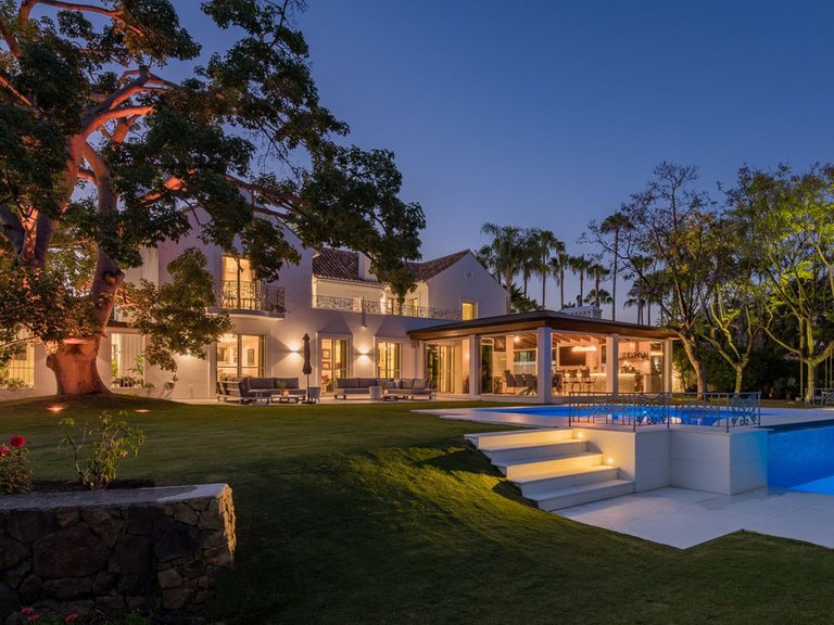 Villa for Sale in Nueva Andalucía, Malaga 25