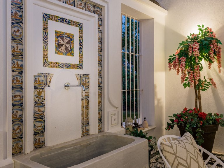 Villa for Sale in Nueva Andalucía, Malaga 28