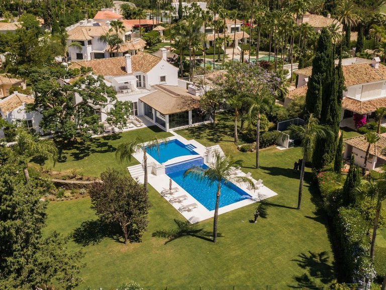 Villa for Sale in Nueva Andalucía, Malaga 33