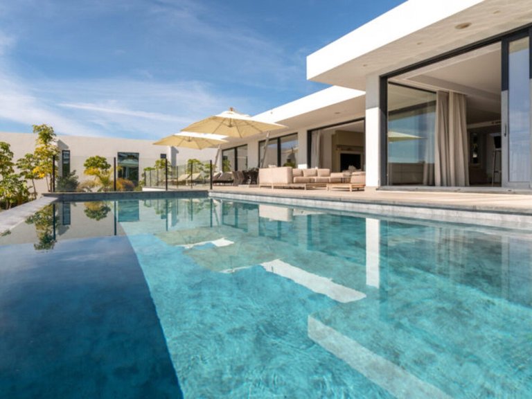 Villa for Sale in Costa del Sol Cabopino, Malaga 1