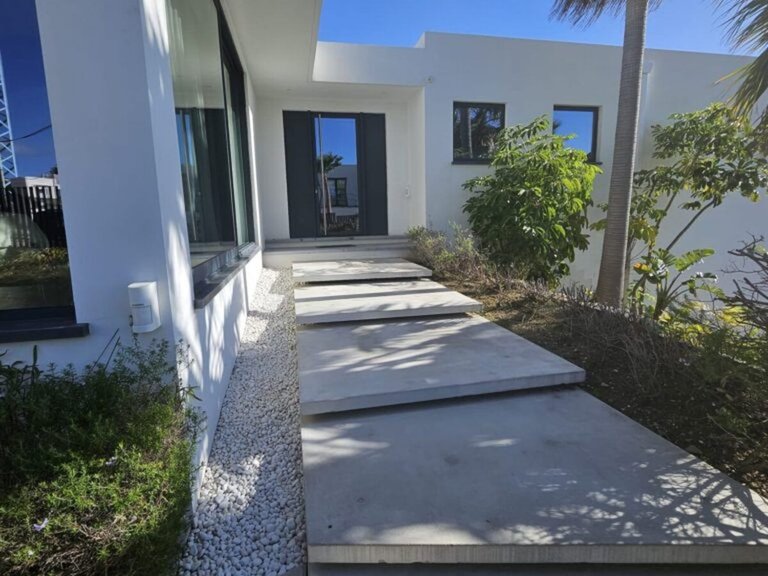 Villa for Sale in Costa del Sol Cabopino, Malaga 3