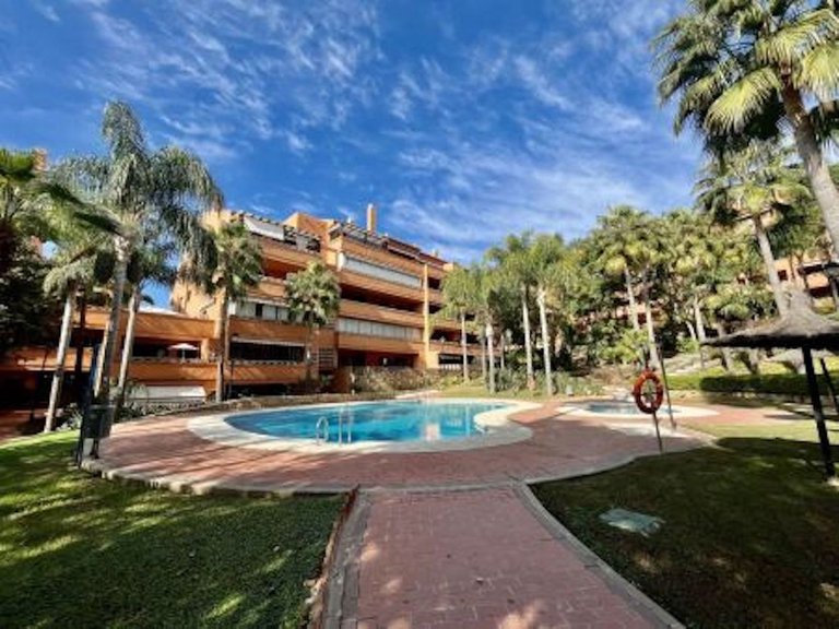 Apartment for Sale in The Golden Mile, Malaga 1