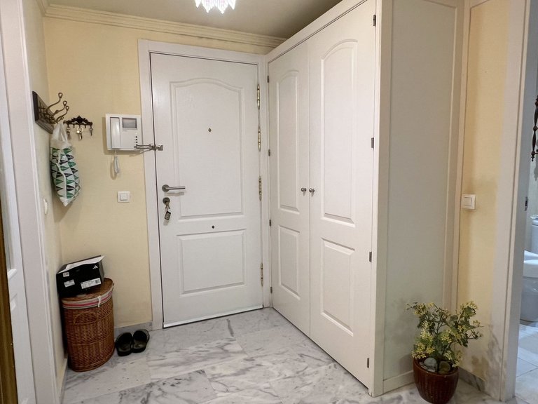 Apartment for Sale in The Golden Mile, Malaga 11