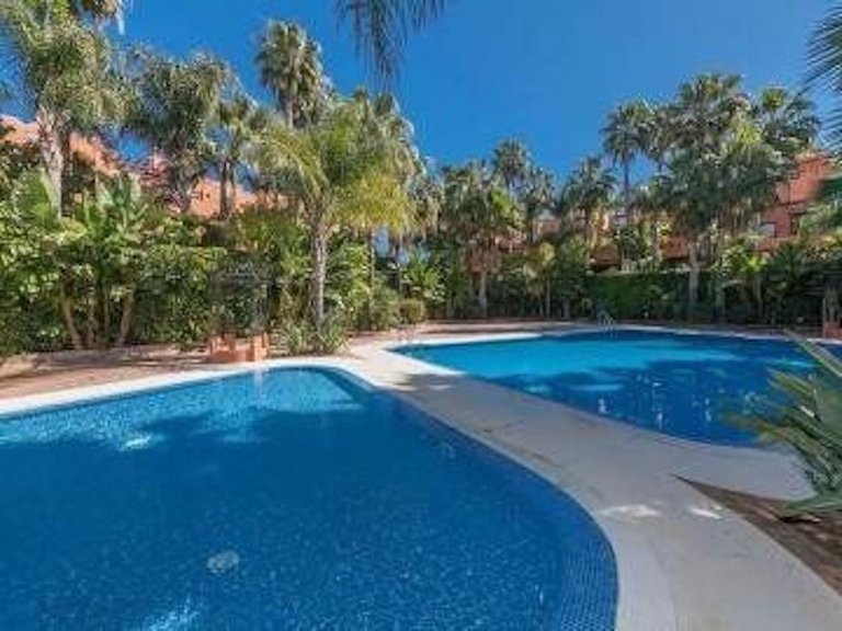 Apartment for Sale in The Golden Mile, Malaga 12