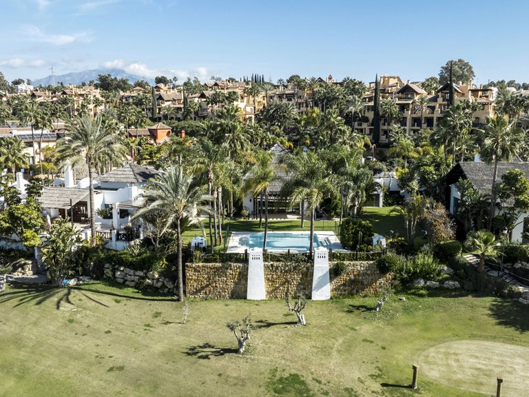 Villa for Sale in Estepona, Malaga 35
