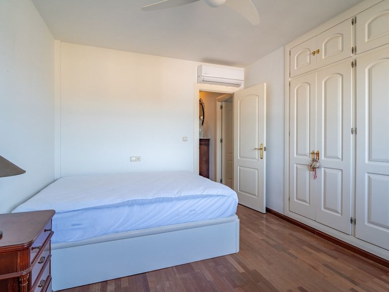 Villa for Sale in Parque Clavero, Malaga 28