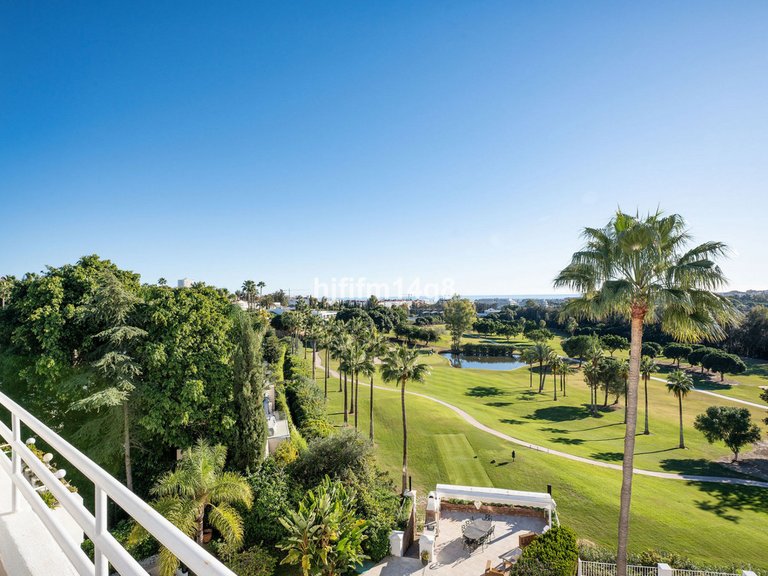 Apartment for Sale in Nueva Andalucía, Malaga 1