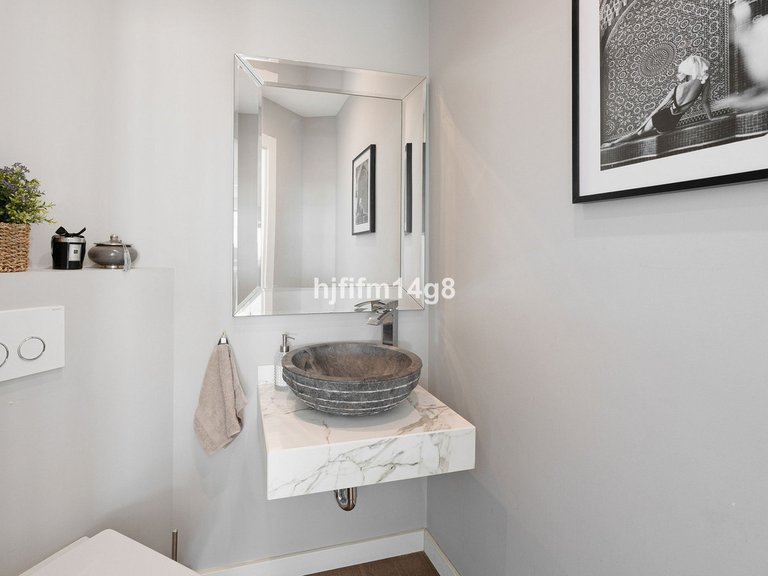 Apartment for Sale in Nueva Andalucía, Malaga 17