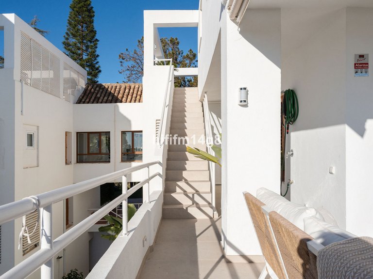 Apartment for Sale in Nueva Andalucía, Malaga 19