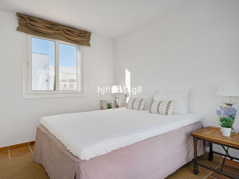 Apartment for Sale in Nueva Andalucía, Malaga 20