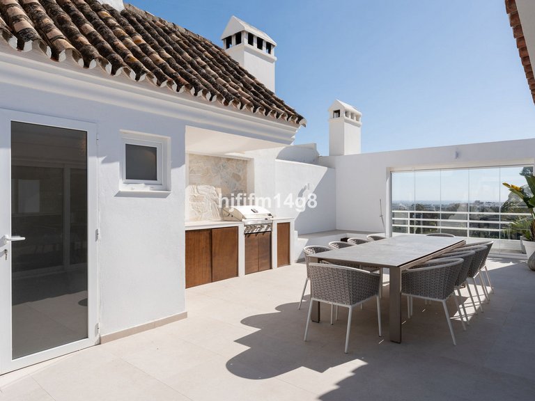 Apartment for Sale in Nueva Andalucía, Malaga 23